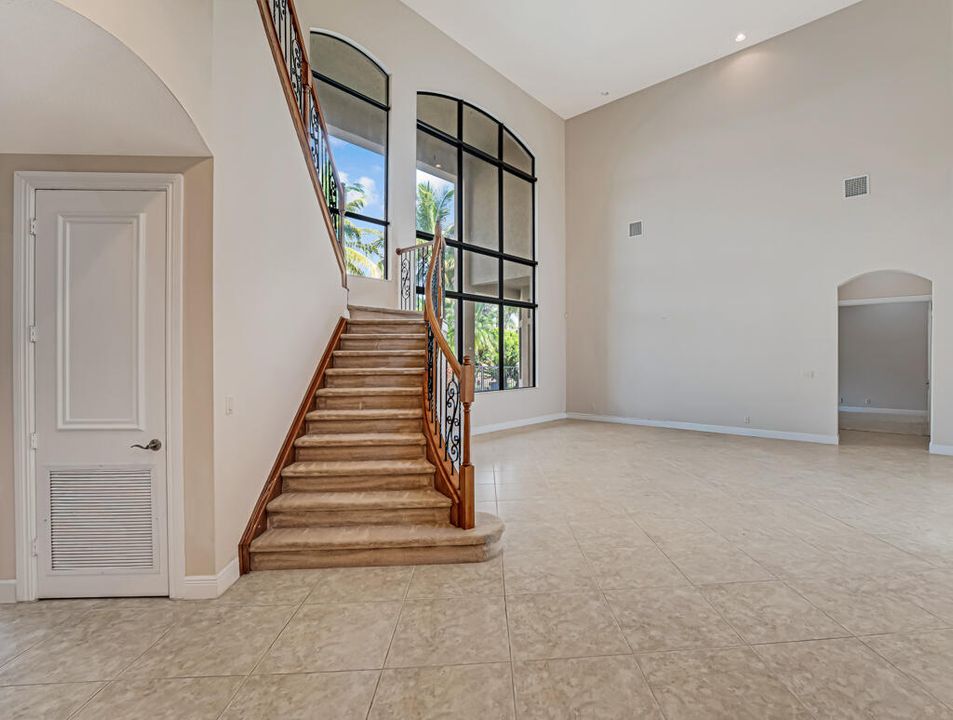 For Rent: $9,800 (5 beds, 6 baths, 5787 Square Feet)