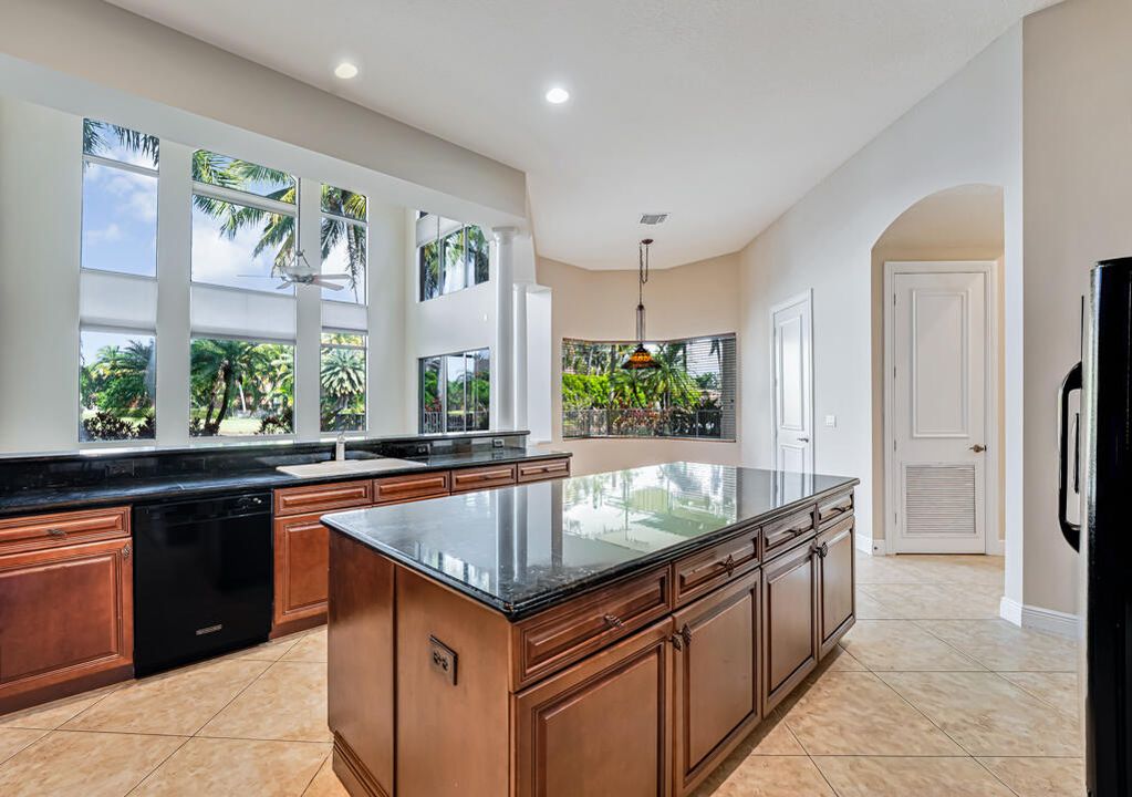 For Rent: $9,800 (5 beds, 6 baths, 5787 Square Feet)