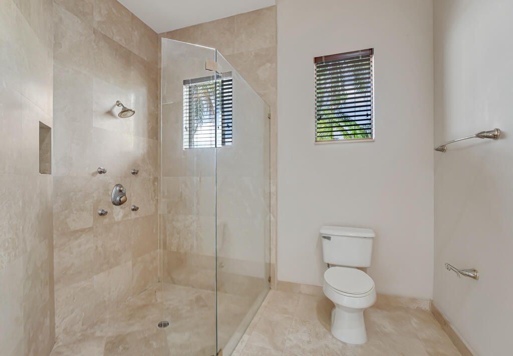 For Rent: $9,800 (5 beds, 6 baths, 5787 Square Feet)