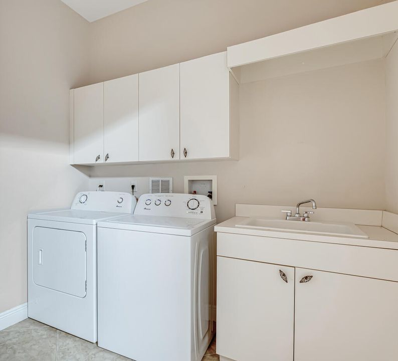 For Rent: $9,800 (5 beds, 6 baths, 5787 Square Feet)