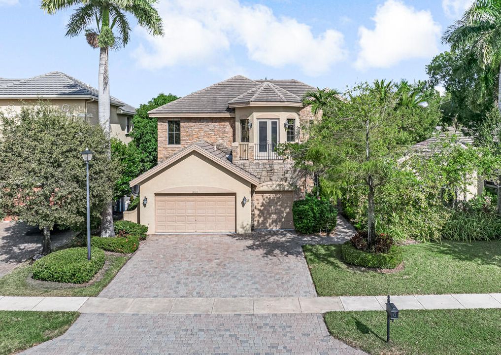 For Rent: $9,800 (5 beds, 6 baths, 5787 Square Feet)