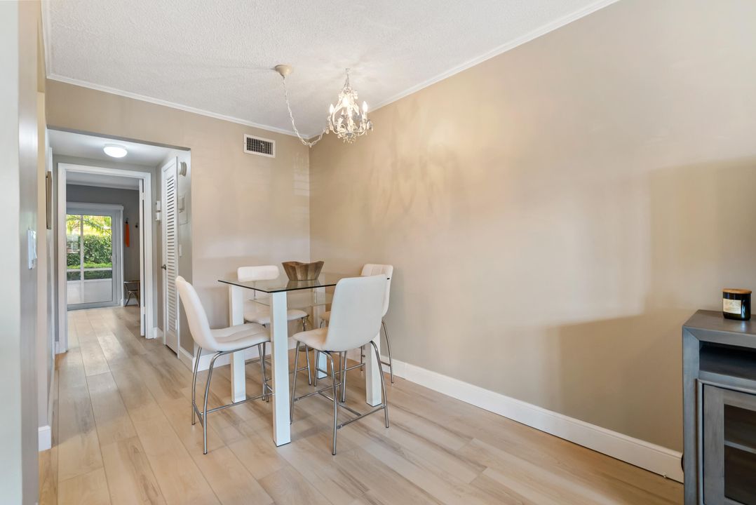 For Sale: $129,900 (1 beds, 1 baths, 570 Square Feet)