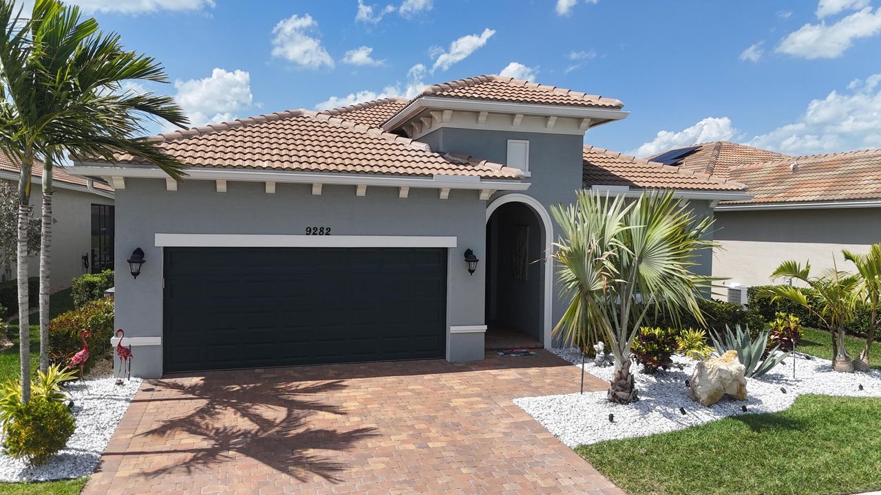 For Rent: $4,900 (3 beds, 2 baths, 1932 Square Feet)