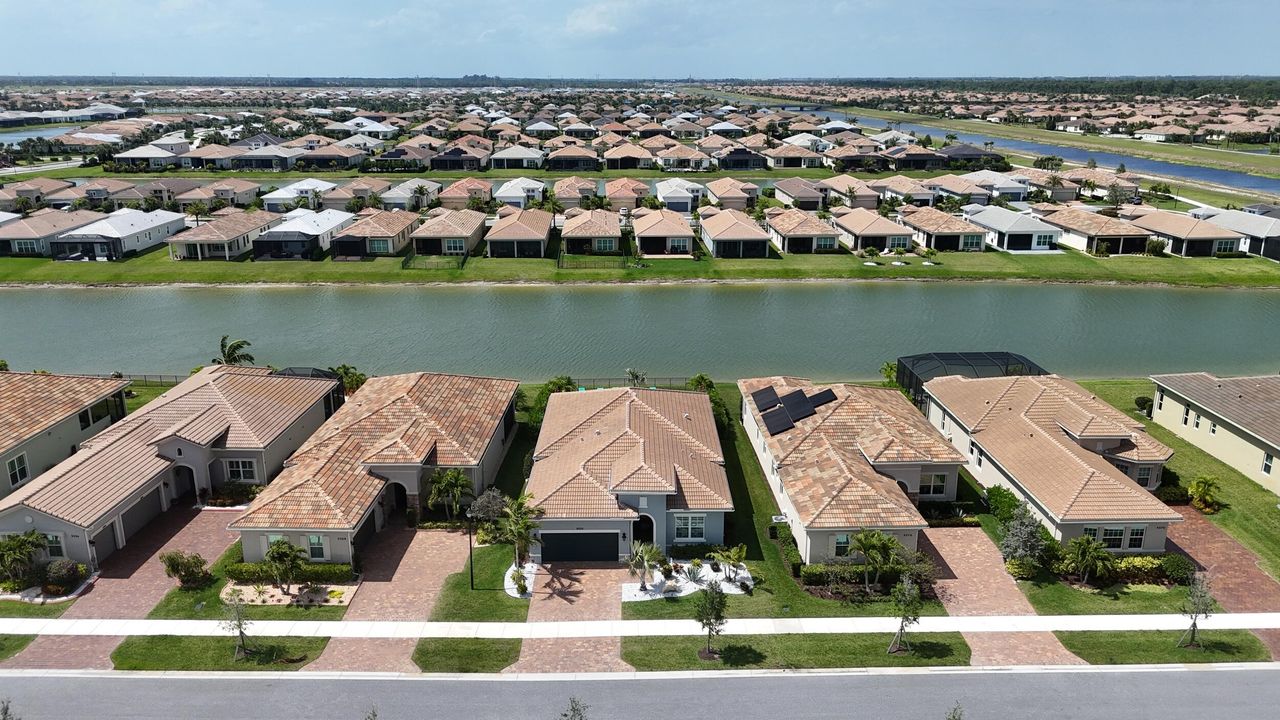 For Rent: $4,900 (3 beds, 2 baths, 1932 Square Feet)