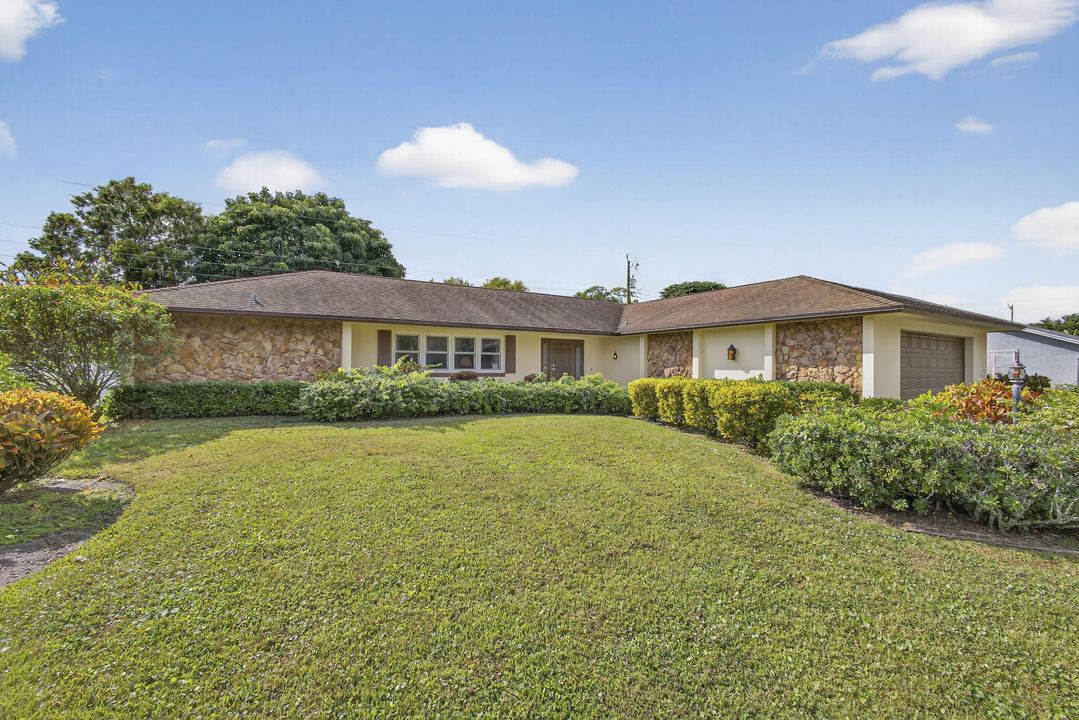 Active With Contract: $550,000 (3 beds, 2 baths, 2028 Square Feet)