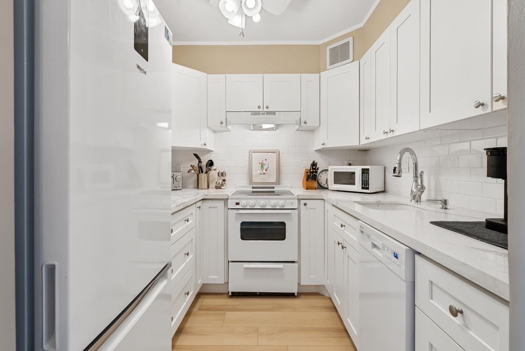 For Sale: $129,900 (1 beds, 1 baths, 570 Square Feet)