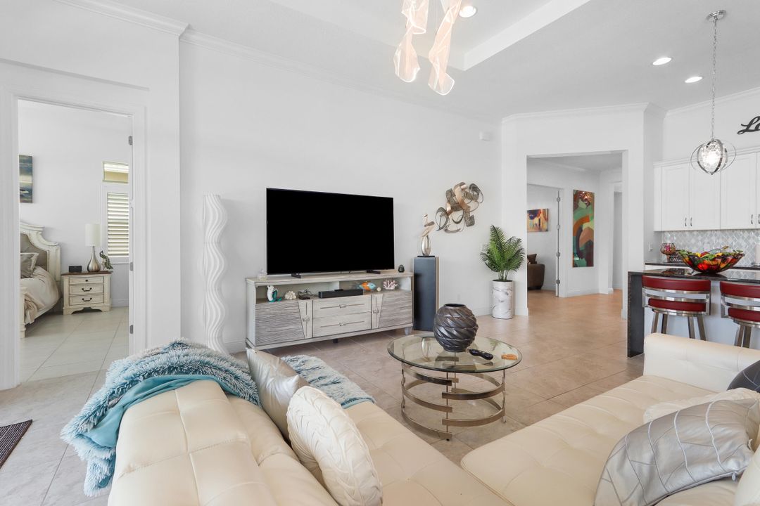 For Rent: $4,900 (3 beds, 2 baths, 1932 Square Feet)