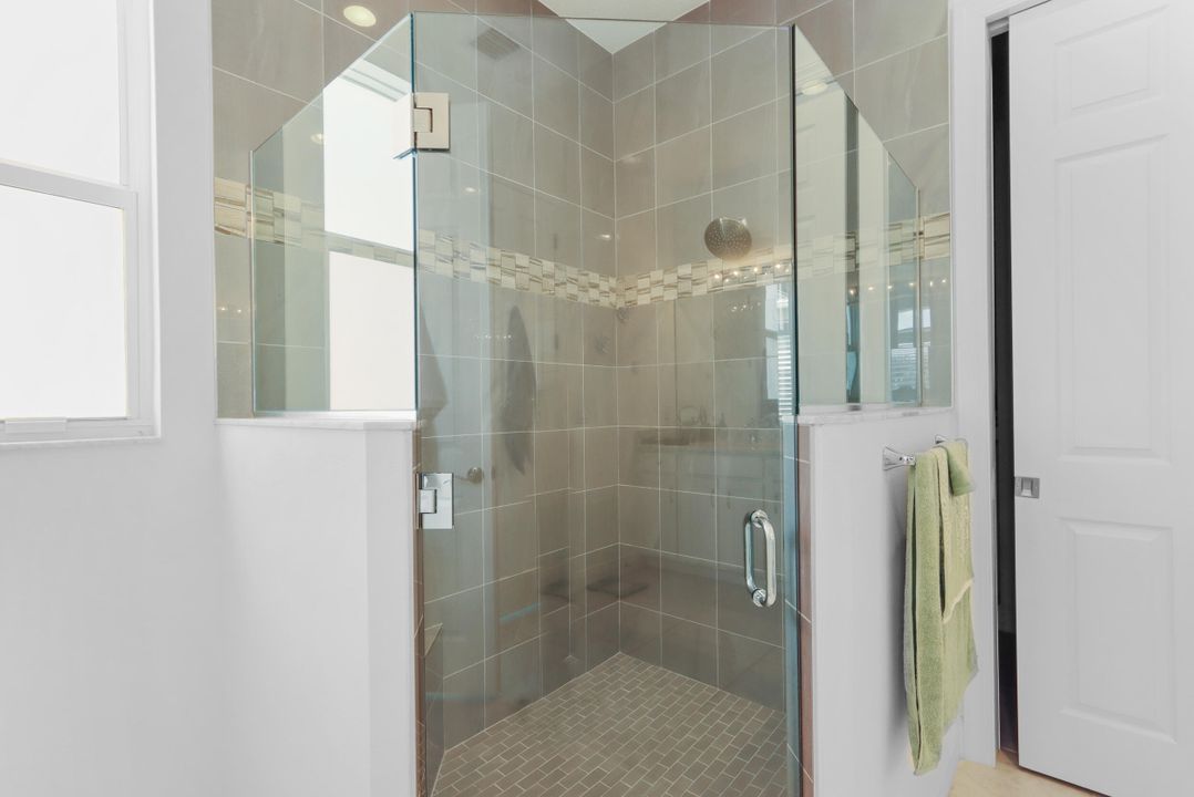 For Rent: $4,900 (3 beds, 2 baths, 1932 Square Feet)