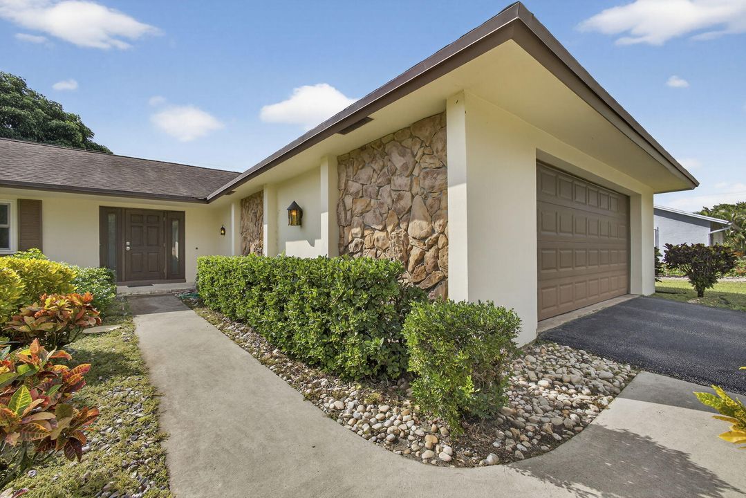 Active With Contract: $550,000 (3 beds, 2 baths, 2028 Square Feet)