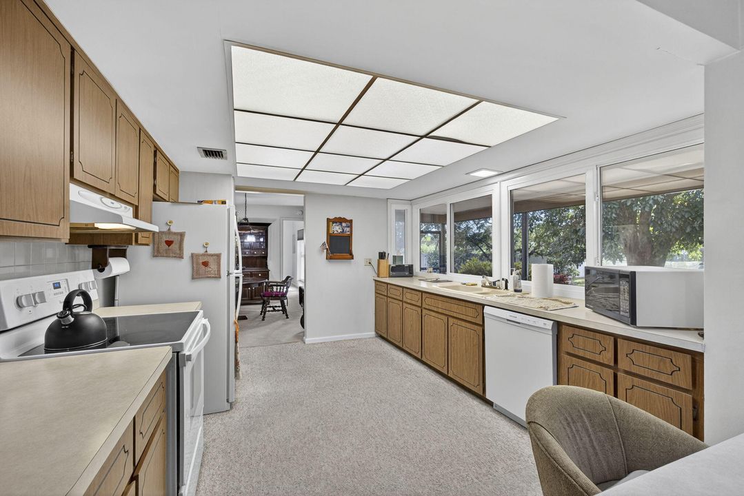 Active With Contract: $550,000 (3 beds, 2 baths, 2028 Square Feet)