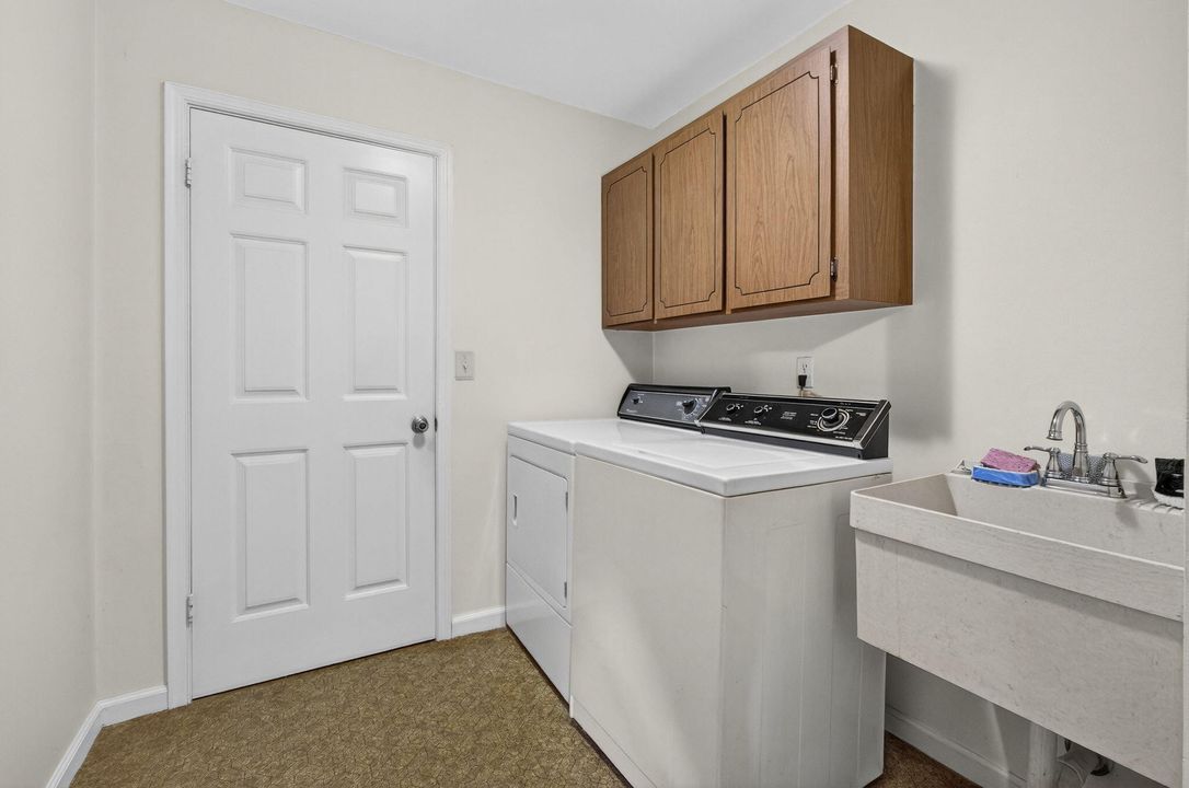 Active With Contract: $550,000 (3 beds, 2 baths, 2028 Square Feet)