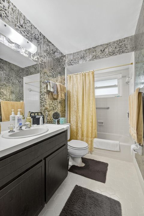 Active With Contract: $550,000 (3 beds, 2 baths, 2028 Square Feet)