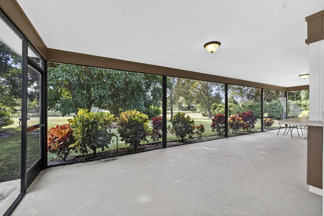 Active With Contract: $550,000 (3 beds, 2 baths, 2028 Square Feet)