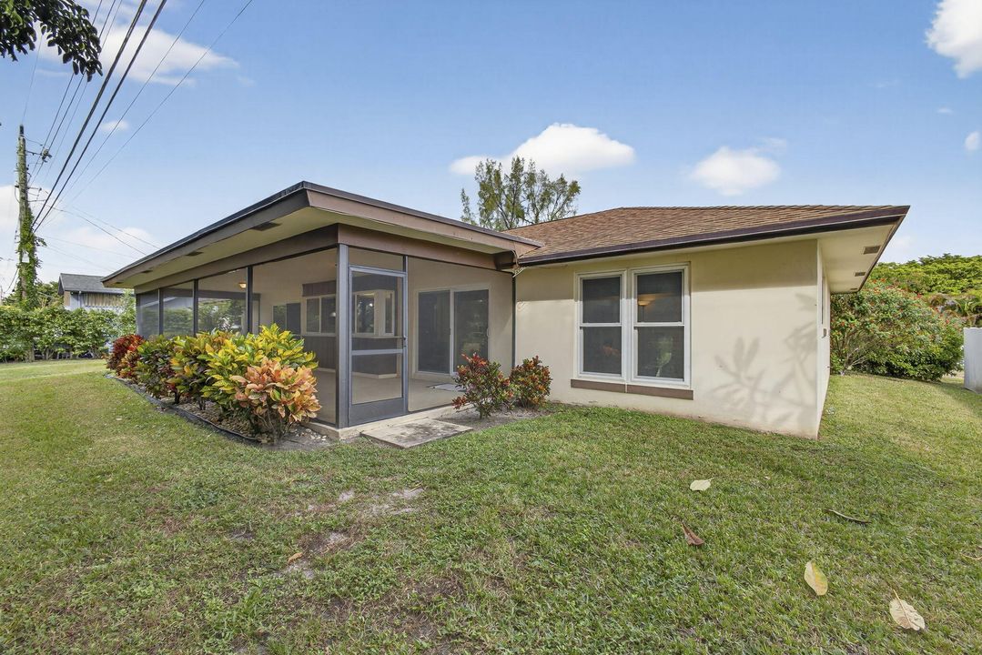 Active With Contract: $550,000 (3 beds, 2 baths, 2028 Square Feet)