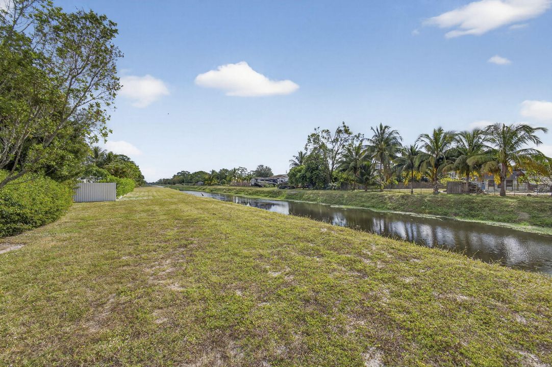 Active With Contract: $550,000 (3 beds, 2 baths, 2028 Square Feet)