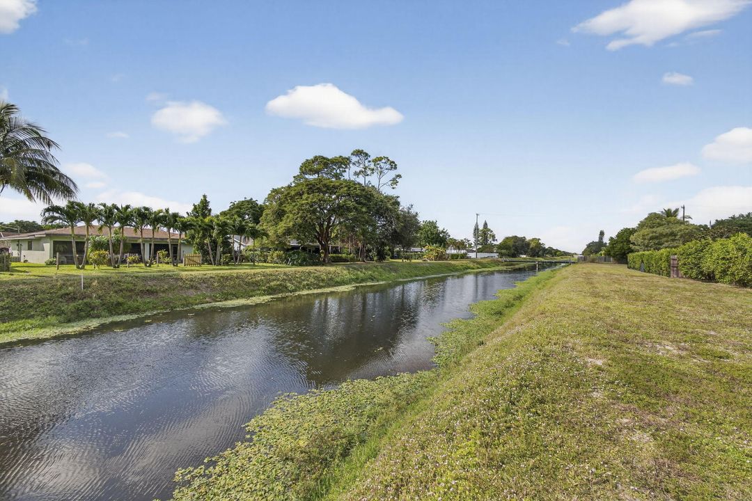 Active With Contract: $550,000 (3 beds, 2 baths, 2028 Square Feet)