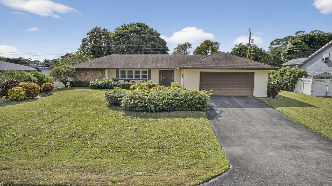 Active With Contract: $550,000 (3 beds, 2 baths, 2028 Square Feet)