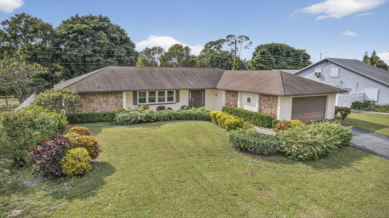 Active With Contract: $550,000 (3 beds, 2 baths, 2028 Square Feet)