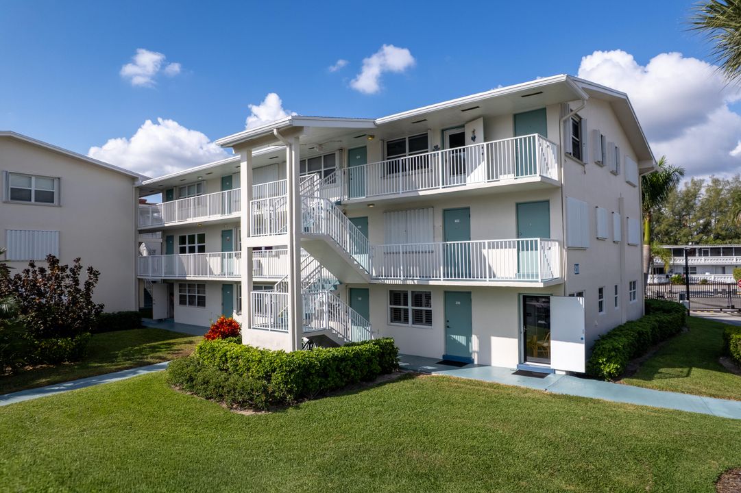 For Sale: $129,900 (1 beds, 1 baths, 570 Square Feet)