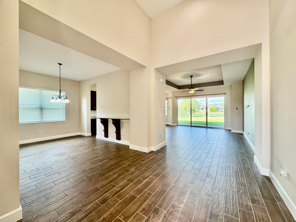 For Sale: $549,900 (3 beds, 2 baths, 1913 Square Feet)