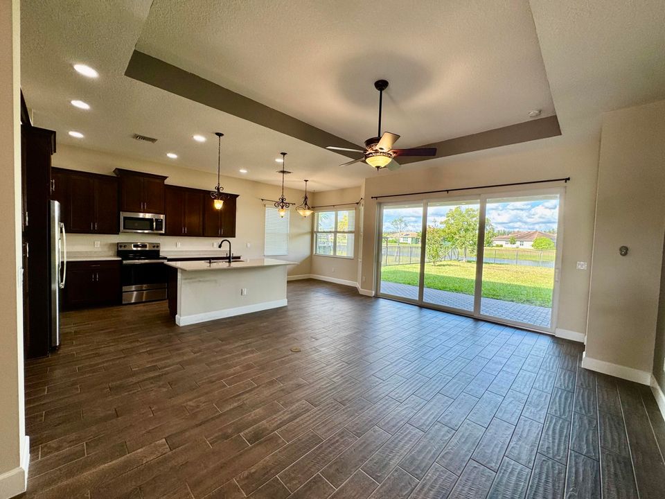 For Sale: $549,900 (3 beds, 2 baths, 1913 Square Feet)