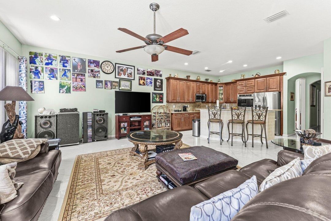 For Sale: $714,900 (4 beds, 2 baths, 3195 Square Feet)