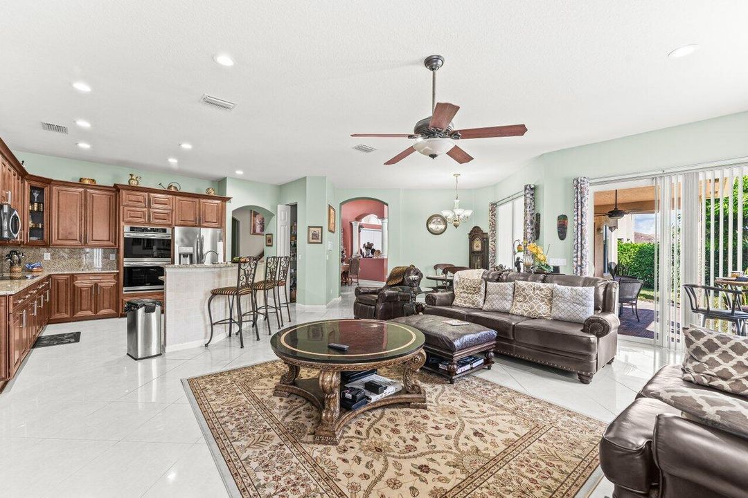 For Sale: $714,900 (4 beds, 2 baths, 3195 Square Feet)