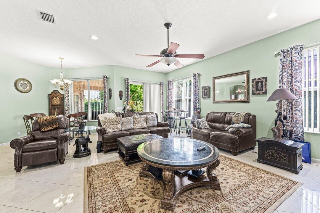 For Sale: $714,900 (4 beds, 2 baths, 3195 Square Feet)