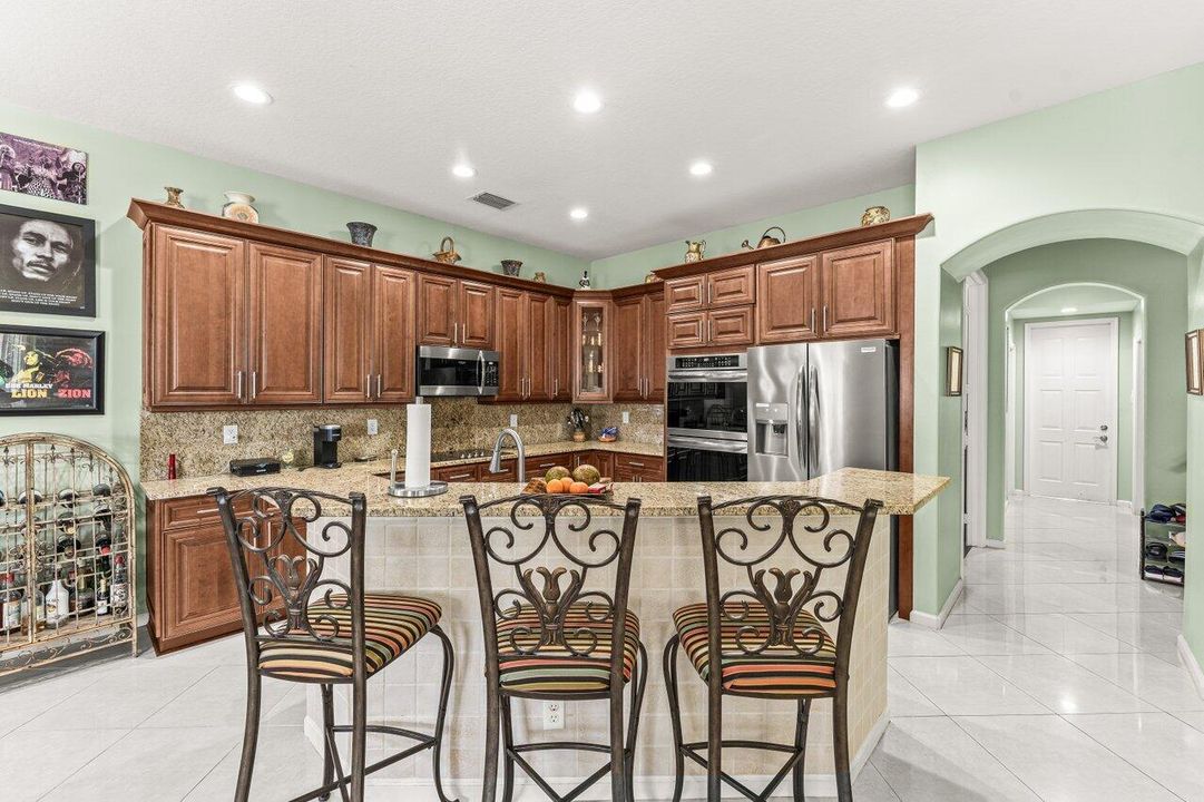 For Sale: $714,900 (4 beds, 2 baths, 3195 Square Feet)