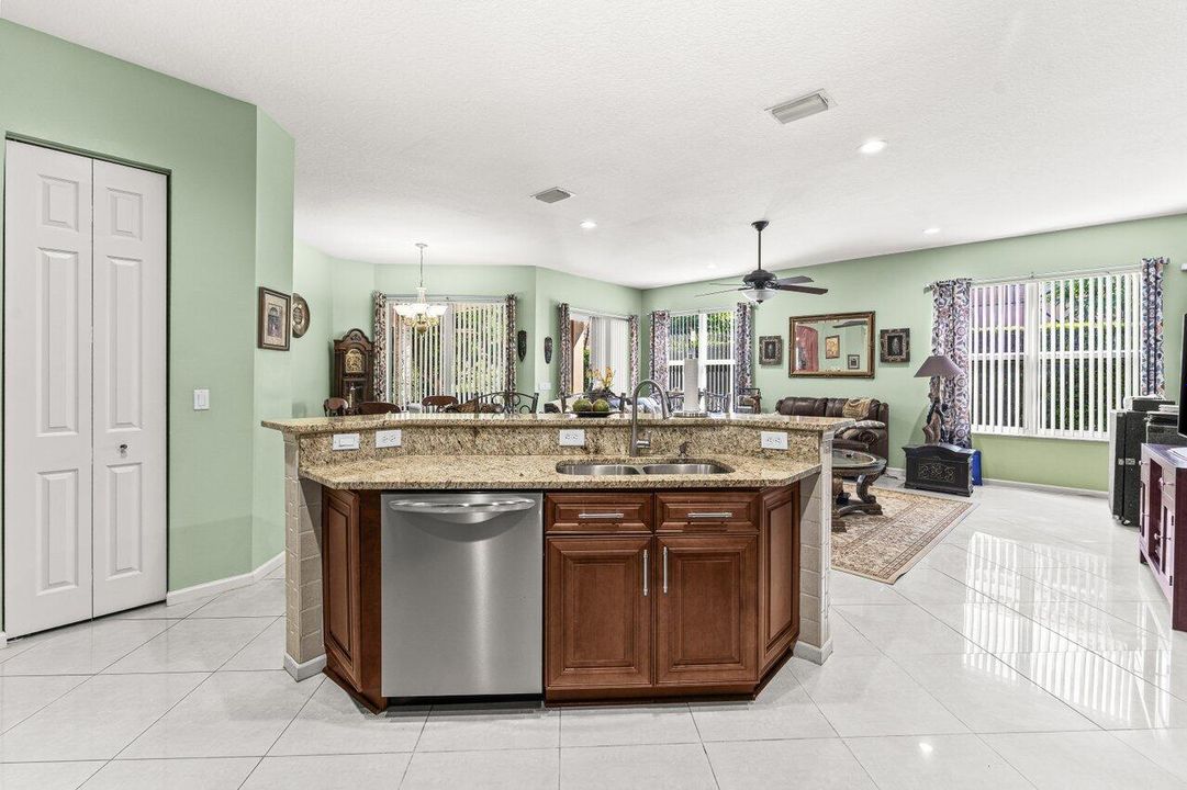 For Sale: $714,900 (4 beds, 2 baths, 3195 Square Feet)