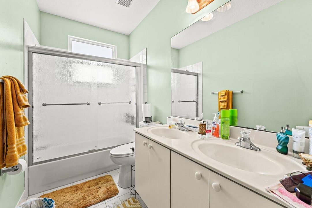 For Sale: $714,900 (4 beds, 2 baths, 3195 Square Feet)