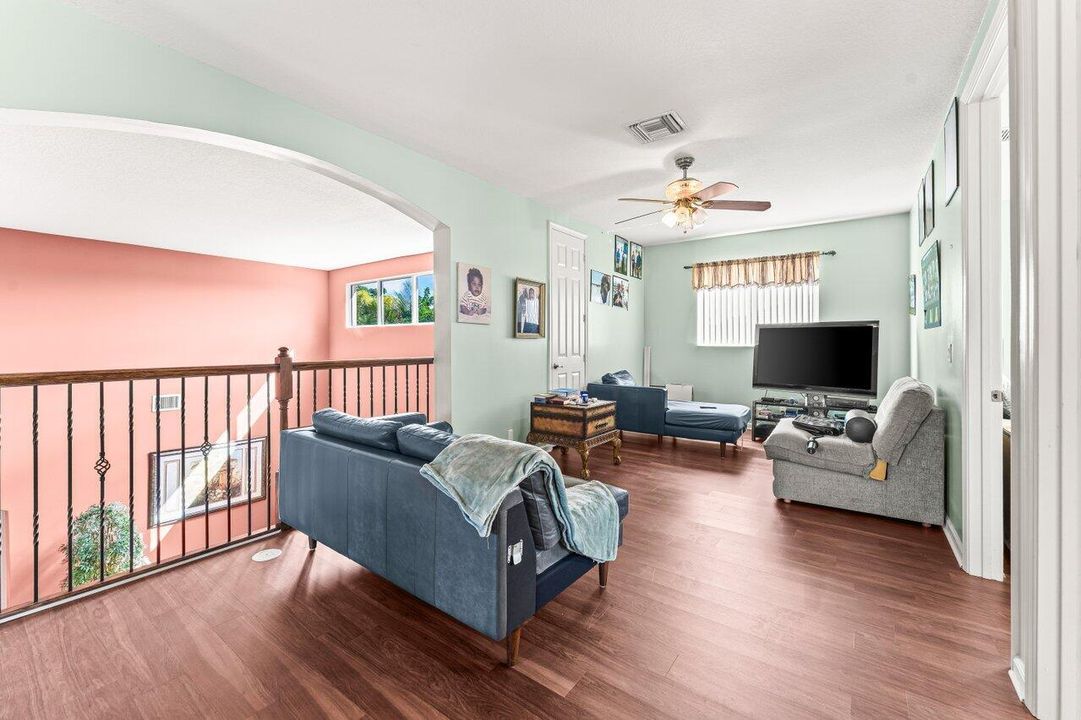 For Sale: $714,900 (4 beds, 2 baths, 3195 Square Feet)