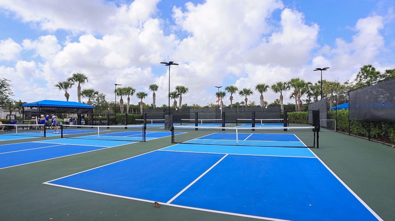 For Sale: $1,050,000 (3 beds, 3 baths, 2309 Square Feet)