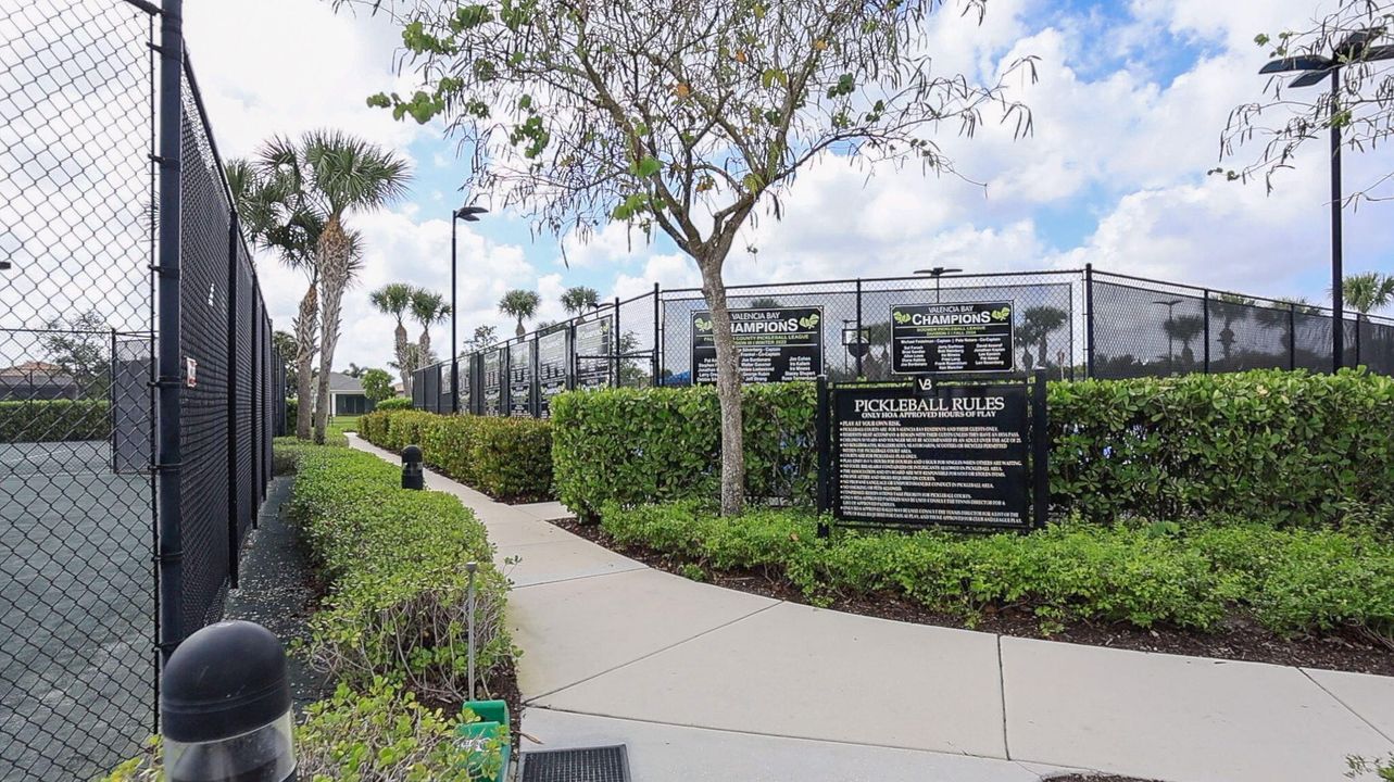 For Sale: $1,050,000 (3 beds, 3 baths, 2309 Square Feet)