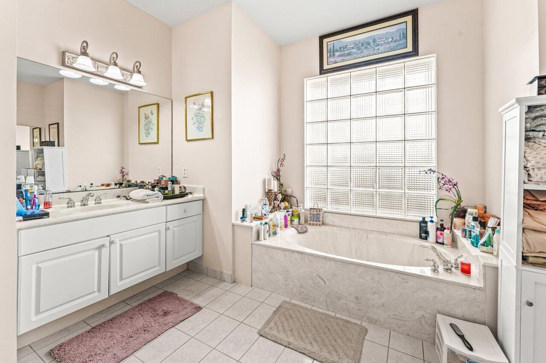 For Sale: $714,900 (4 beds, 2 baths, 3195 Square Feet)