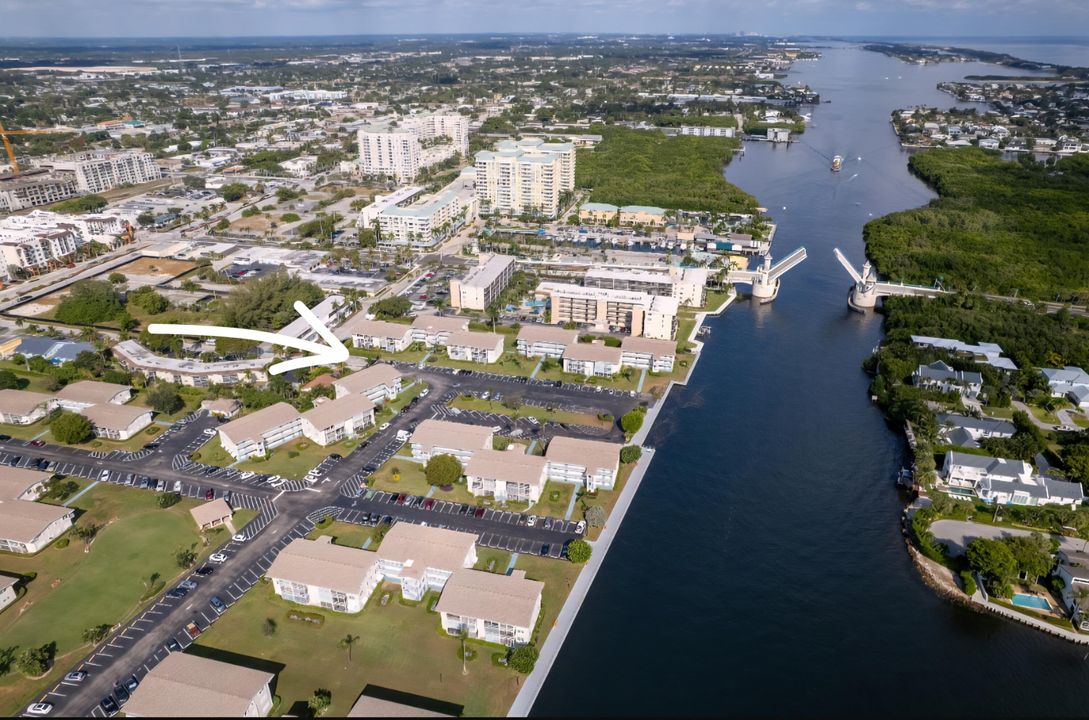 For Sale: $129,900 (1 beds, 1 baths, 570 Square Feet)