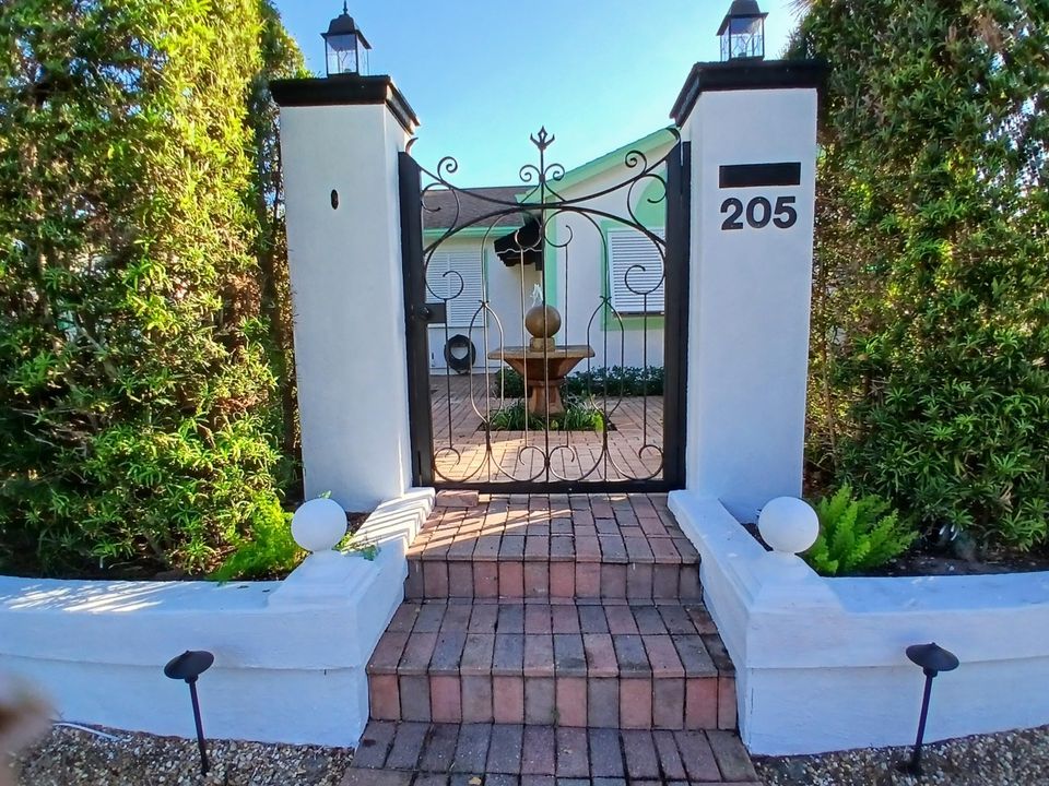 En Venta: $1,350,000 (4 camas, 3 baños, 2286 Pies cuadrados)