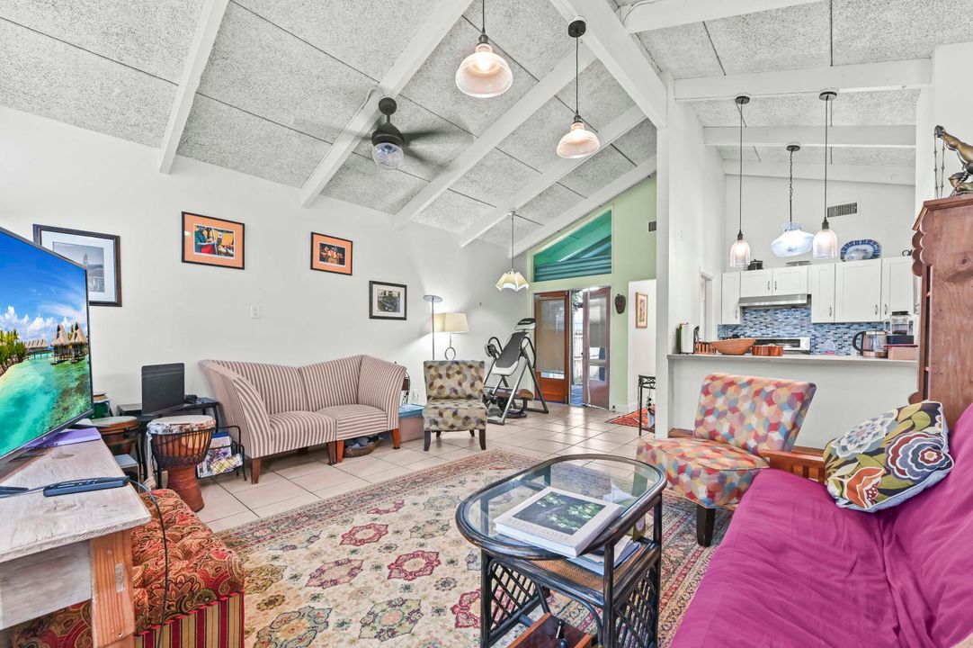 На продажу: $499,900 (2 спален, 1 ванн, 1028 Квадратных фут)