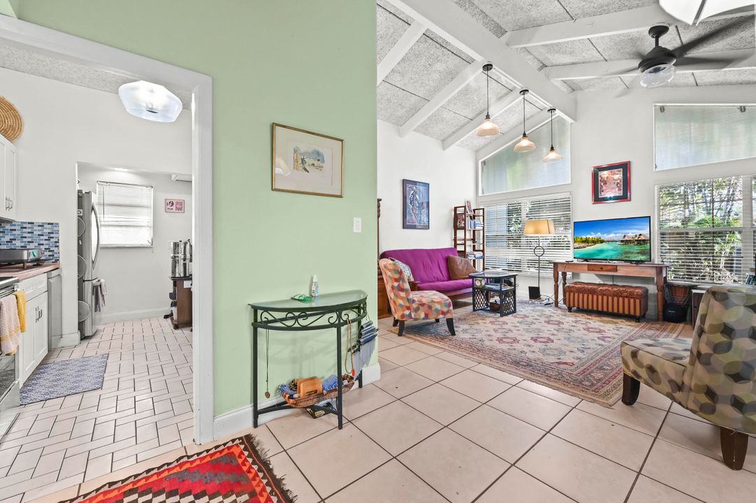 На продажу: $499,900 (2 спален, 1 ванн, 1028 Квадратных фут)