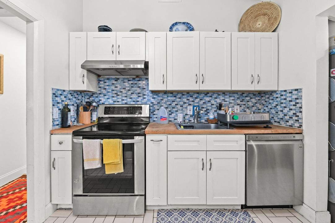 На продажу: $499,900 (2 спален, 1 ванн, 1028 Квадратных фут)