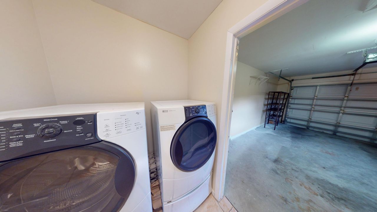 For Rent: $2,095 (2 beds, 2 baths, 1065 Square Feet)