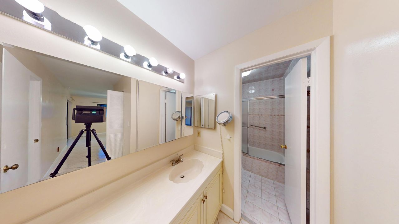 For Rent: $2,095 (2 beds, 2 baths, 1065 Square Feet)