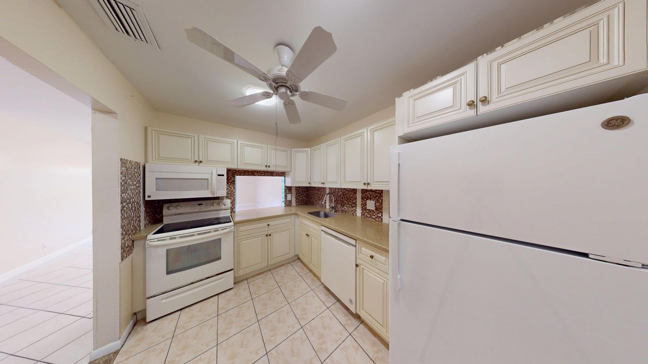 For Rent: $2,095 (2 beds, 2 baths, 1065 Square Feet)