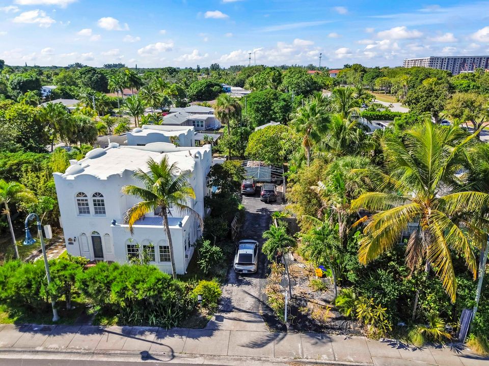 На продажу: $499,900 (2 спален, 1 ванн, 1028 Квадратных фут)