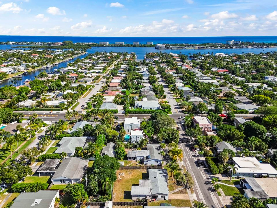 На продажу: $499,900 (2 спален, 1 ванн, 1028 Квадратных фут)