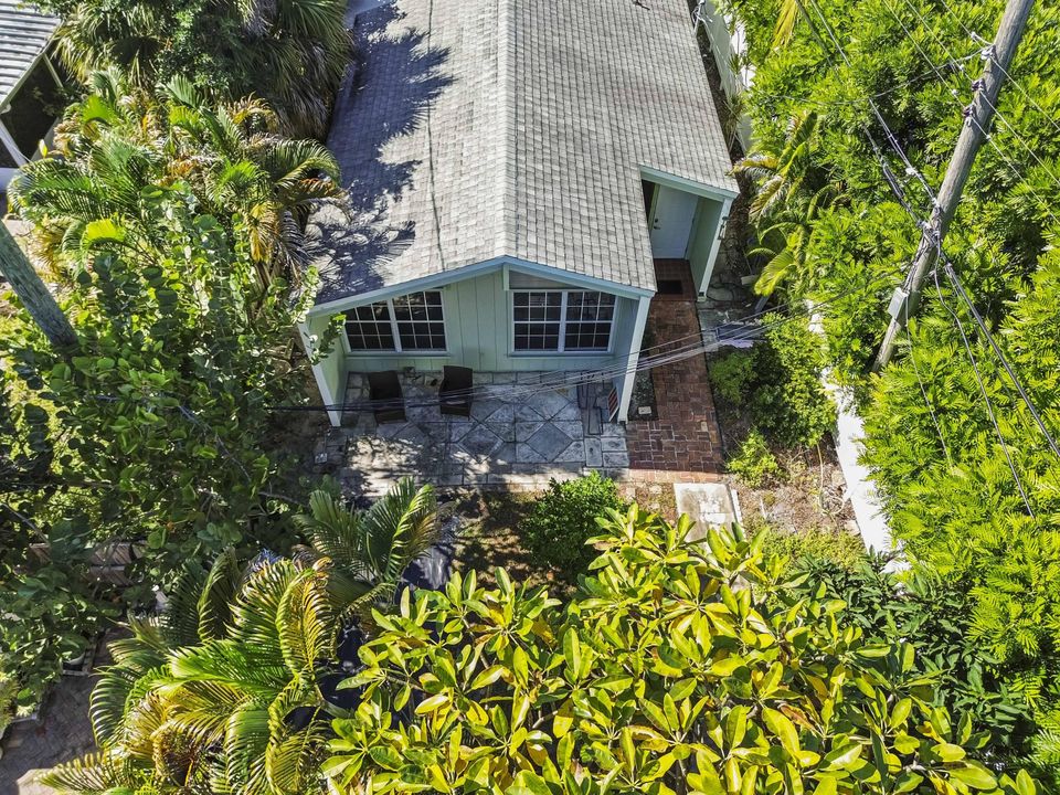 На продажу: $499,900 (2 спален, 1 ванн, 1028 Квадратных фут)