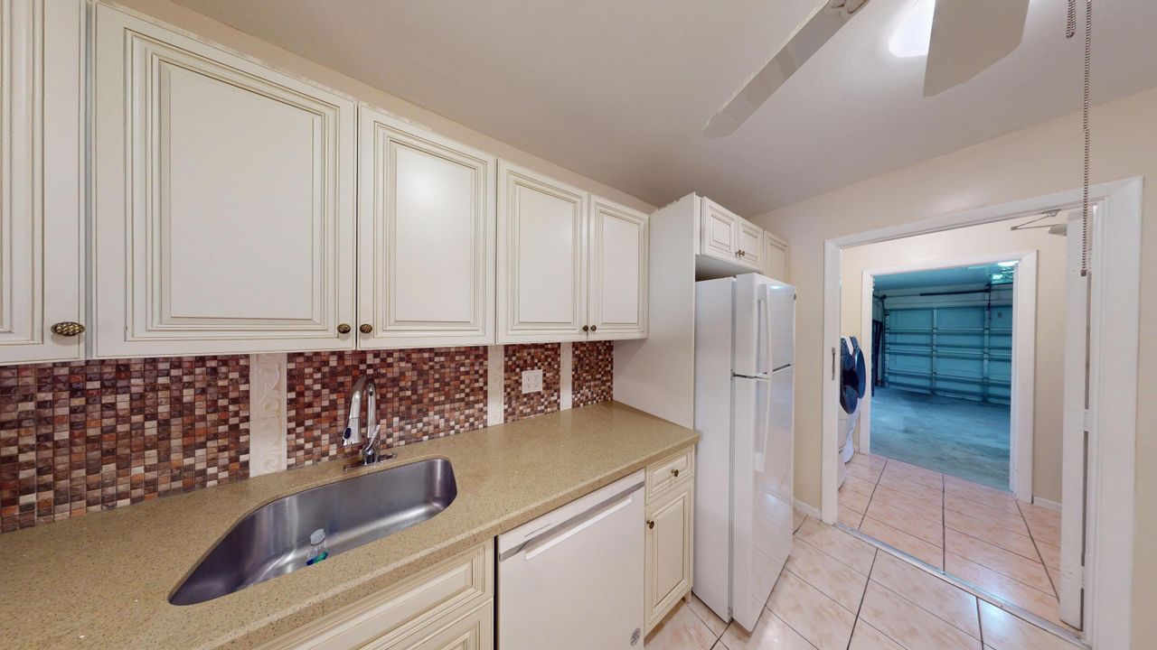 For Rent: $2,095 (2 beds, 2 baths, 1065 Square Feet)