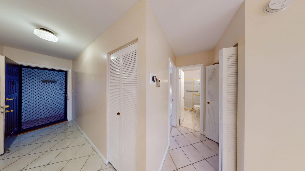 For Rent: $2,095 (2 beds, 2 baths, 1065 Square Feet)