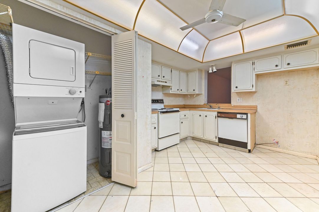 На продажу: $100,000 (1 спален, 2 ванн, 925 Квадратных фут)