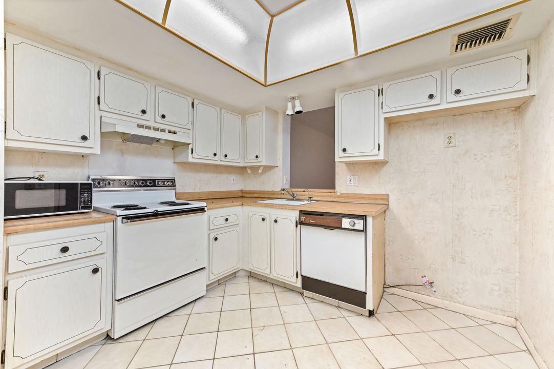 На продажу: $100,000 (1 спален, 2 ванн, 925 Квадратных фут)